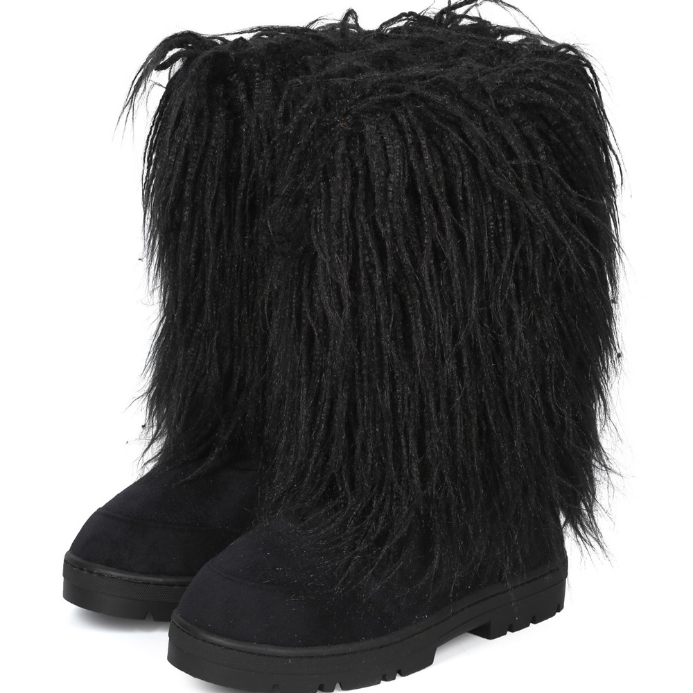 RESTOCK Nature Furry Black Lug Sole Winter Boots
